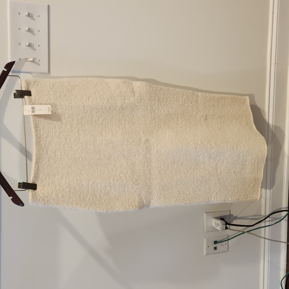 New with tags En Saison boucle Midi skirt